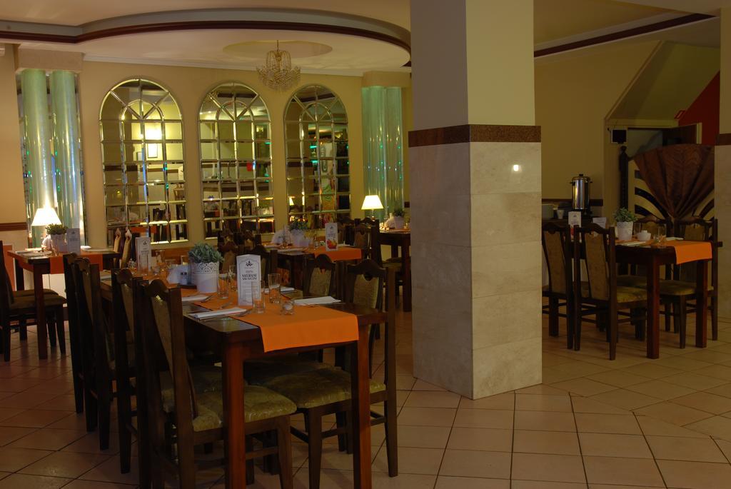 Hotel La-Musica Piaseczno  Exteriér fotografie